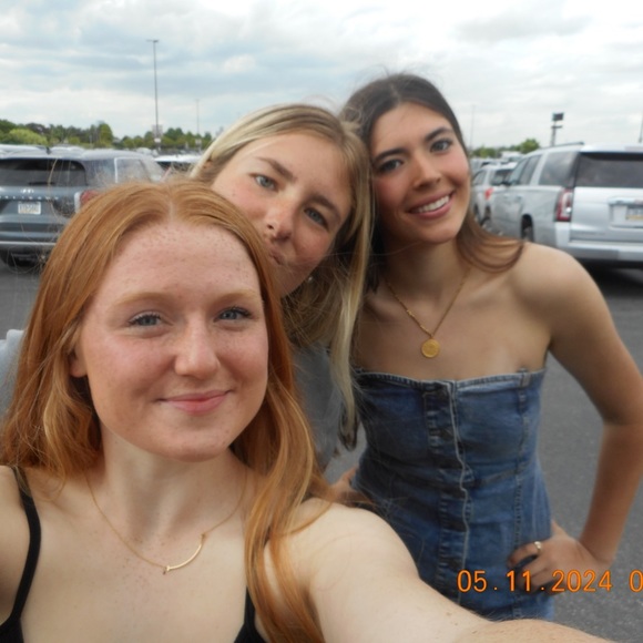 Meet your Posher, Emily - Picture 1 of 1